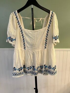 Old Navy Cream Boho Tunic with Blue Embroidery, shirred back, bell sleeves. 2X